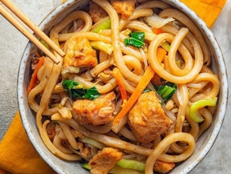 Tavuklu Udon görseli