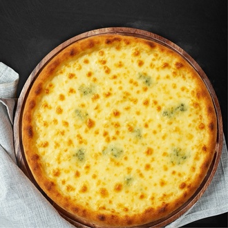 Quattro Formaggi Pizza görseli