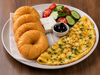 5'Li Sade Pişi & Otlu Peynirli Omlet Kahvaltı Tabağı görseli