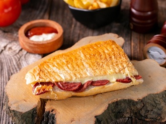 Sucuklu Kaşarlı Tost görseli