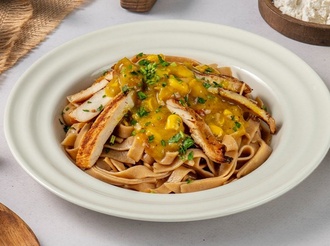 Tagliatelle Havuçlu Izgara Tavuklu görseli