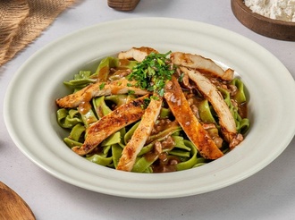Tagliatelle Ispanaklı Izgara Tavuklu görseli