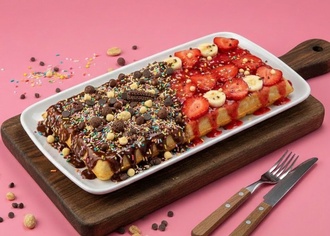 Çilek & Antep Fıstığı Waffle (2 Kişilik) görseli