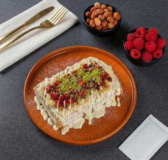 White Candy Crush Waffle (Büyük Hamur) görseli