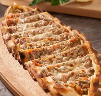 Kuşbaşılı Kaşarlı Pide görseli