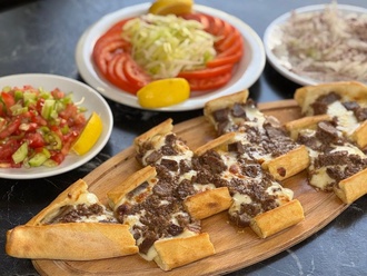 Kavurmalı Kaşarlı Pide görseli