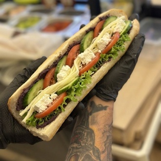 Sando Basicwich Sandviç-ezine Beyaz Peynir,çeçil Peyniri, Zeytin Ezmesi,domates,salatalık,kıvırcık görseli