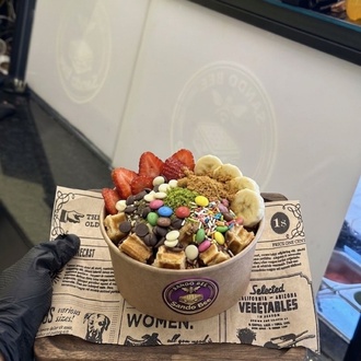 Special Kova Waffle-muz,çilek,sütlüçikolata,antepfıstıklısos,tozantepfıstığı,bisküvikırıntısı,draje görseli