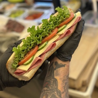 Sando Gurme Sandviç-dana Jambon, Dana Salam, Kaşar Peyniri, Domates, Salatalık,kıvırcık görseli
