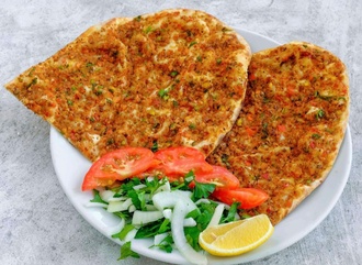 Peynirli Lahmacun görseli