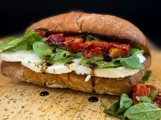 Mozzarella Peynirli Sandviç görseli
