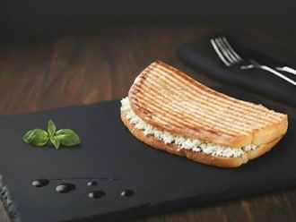 Ayvalık Ekmeğine Beyaz Peynirli Tost görseli