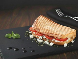 Ayvalık Akdeniz Tost görseli