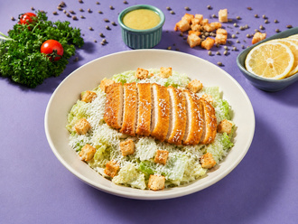 Schnitzel Sezar Soslu Salata görseli