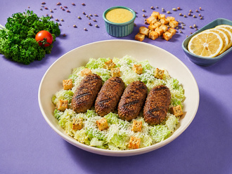Izgara Köfte Sezar Soslu Salata görseli