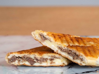 Çeyrek Ekmek Arası Kavurmalı Kaşarlı Tost (15 Cm.) görseli