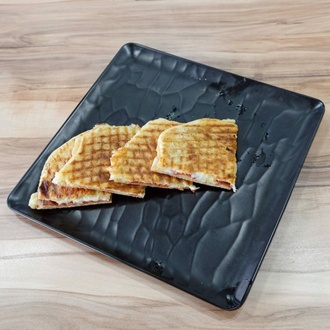 Beyaz Peynirli Bazlama Tost görseli