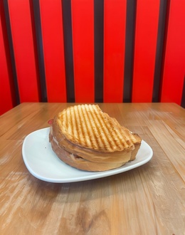 Ayvalık Dilli Kaşarlı Tost görseli