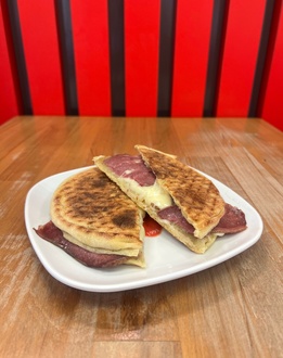 Dilli Kaşarlı Bazlama Tost görseli