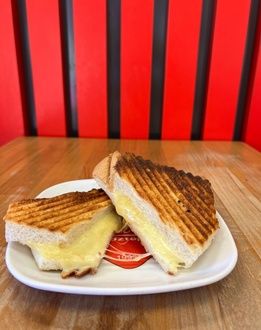 Kaşarlı Tost görseli