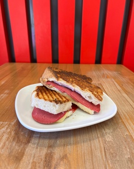 Salamlı Kaşarlı Tost görseli