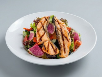 Izgara Somon Salata görseli