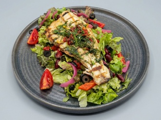 Izgara Levrek Salata görseli
