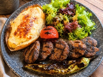 Ev Yapımı Izgara Köfte görseli