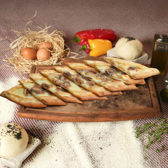 Kavurmalı Kaşarlı Pide görseli