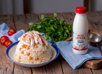 Tereyağlı Nohutlu Tavuk Pilav ( Orta Boy + 270 Ml Acılı Ayran ) görseli