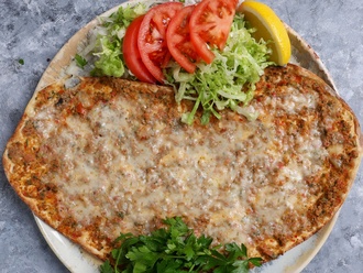 Kaşarlı Lahmacun görseli