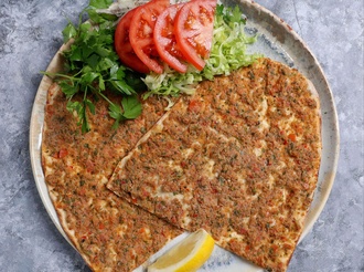 Lahmacun görseli