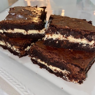 Beyaz Çikolatalı Brownie (Dilim) görseli