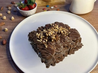 Çilekli Muzlu Çikolatalı Waffle (Orta) görseli