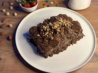 Çilekli Muzlu Çikolatalı Waffle (Büyük) görseli