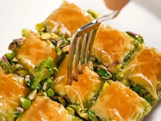 Fıstıklı Özel Baklava görseli