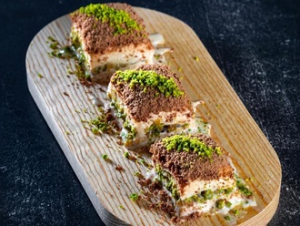 Fıstıklı Çikolatalı Soğuk Baklava görseli