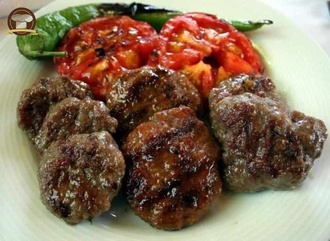 Tam Ekmek Dana Köfte Özel Sos Hediye 200 Gr Köfte görseli