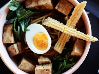 Tofulu Sebzeli Ramen görseli