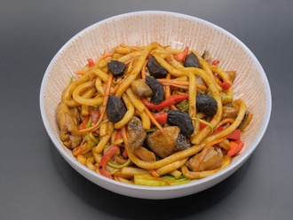 Siyah Sarımsaklı Sebzeli Udon görseli