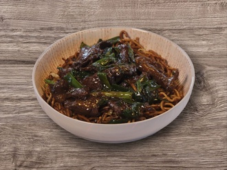 Sebzeli Erişte Üstü & Sarımsak Soslu Dana Eti Bowl görseli