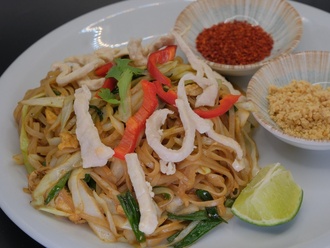 Tavuklu Pad Thai görseli