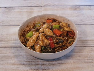 Sebzeli Erişte Üstü & Teriyaki Soslu Tavuk görseli