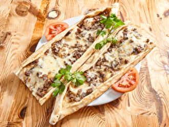 Kavurmalı Kaşarlı Pide görseli