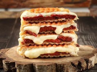 Ayvalık Ekmeğinde Karışık Tost görseli