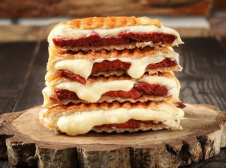 Kavurmalı Kaşarlı Tost görseli