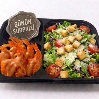 Dynamite Çıtır Karides Caesar Salads görseli