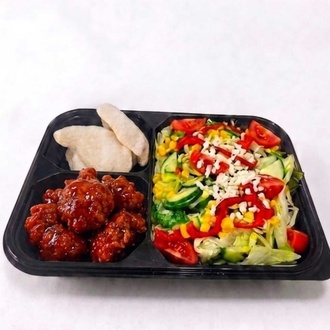 Mongolian Chicken & Salad görseli