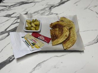 Sucuklu Kaşarlı Bazlama Tost görseli