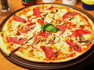 Salamlı Pizza (30 Cm) (1350 Kcal) görseli